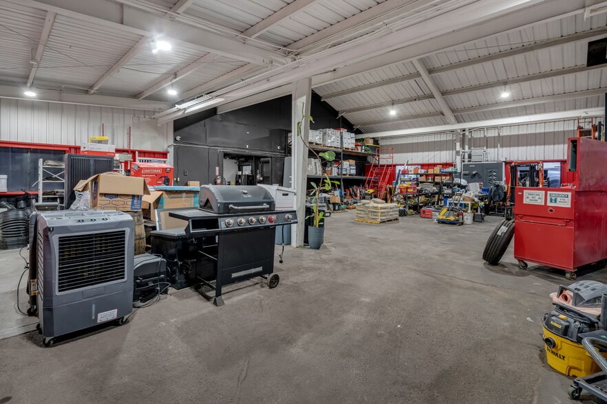 More Photos Of 2637 Saint Louis Ave, Signal Hill Warehouse For Sale