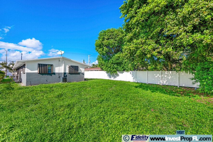 More Photos Of 404 NE 4th St, Pompano Beach Multifamily For Sale