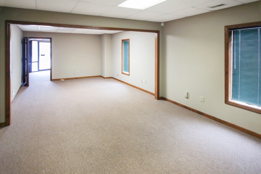 More Photos Of 2600 Keslinger Rd, Geneva Showroom For Lease