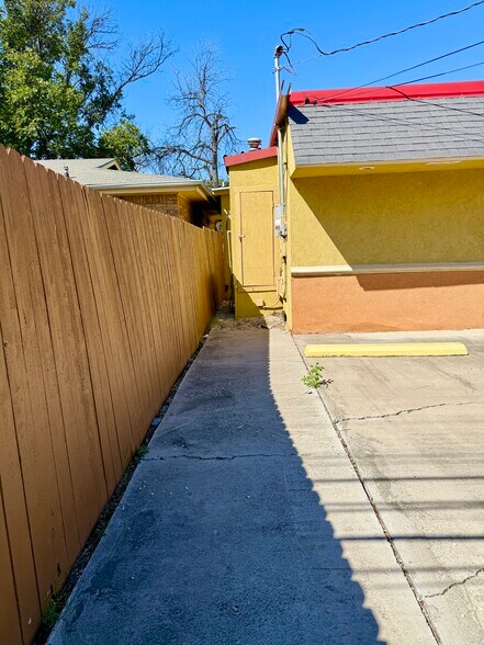 More Photos Of 903 15th St, Ozona General Retail For Sale