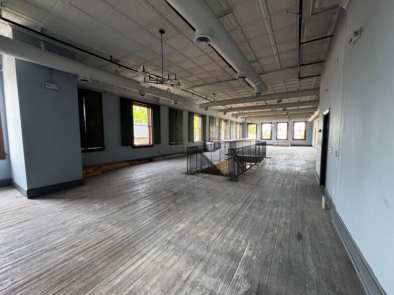 More Photos Of 1100 Main St, Newberry Restaurant For Sale