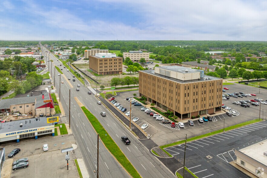 More Photos Of 4701 N Keystone Ave, Indianapolis Office For Sale