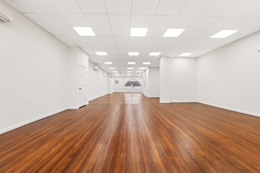 More Photos Of 48 Commerce St, Newark Office For Lease