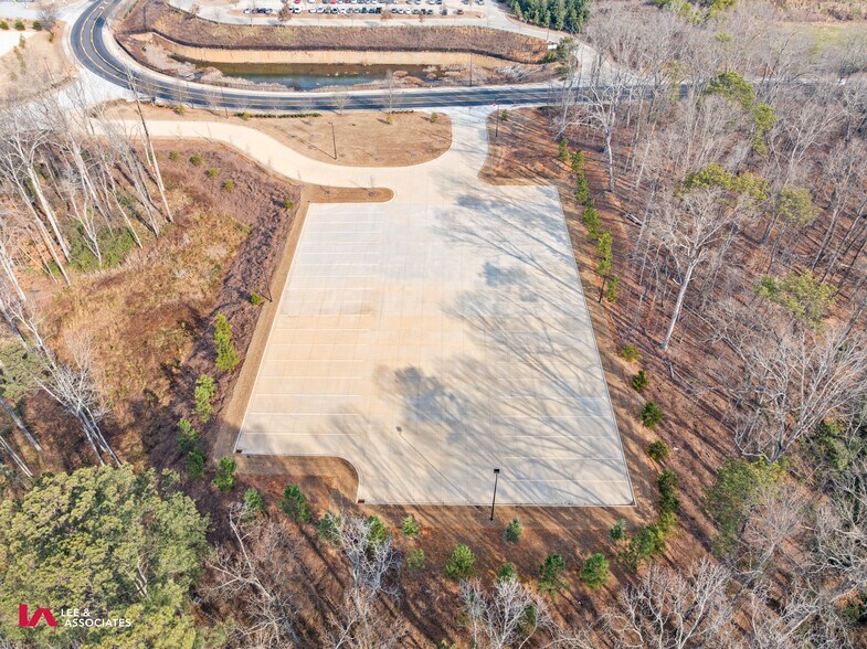 More Photos Of 5001 N Commerce Dr, College Park Warehouse For Lease