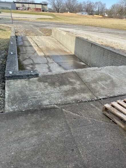 More Photos Of 653 Home Rd N, Mansfield Warehouse For Sale