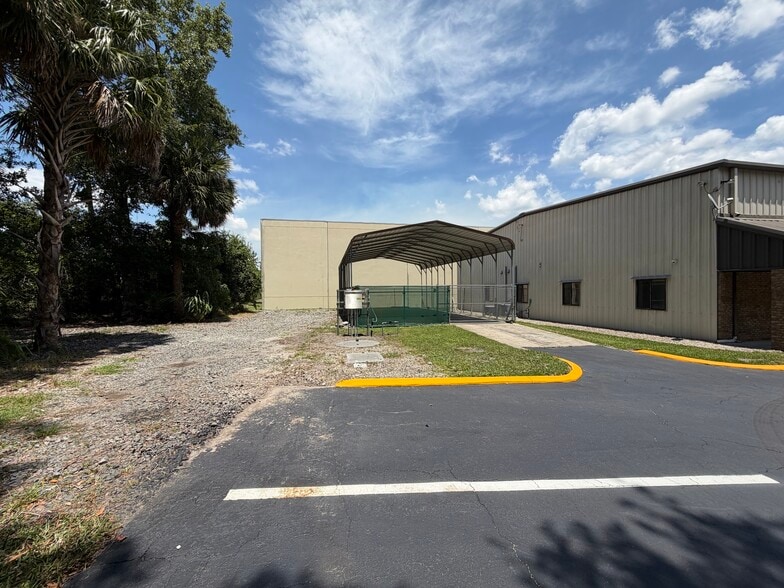 More Photos Of 5491 Benchmark Ln, Sanford Warehouse For Sale