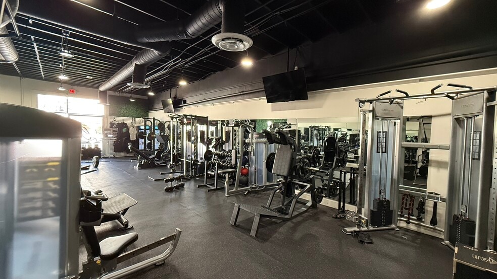 More Photos Of 4000-4004 Sports Arena Blvd, San Diego Freestanding For Lease
