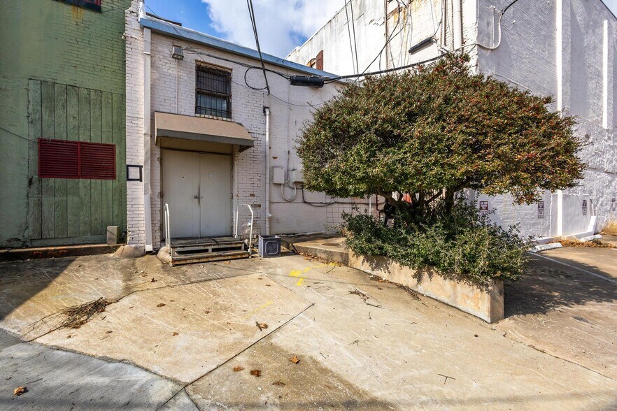 More Photos Of 111 S Travis St, Sherman Office For Sale