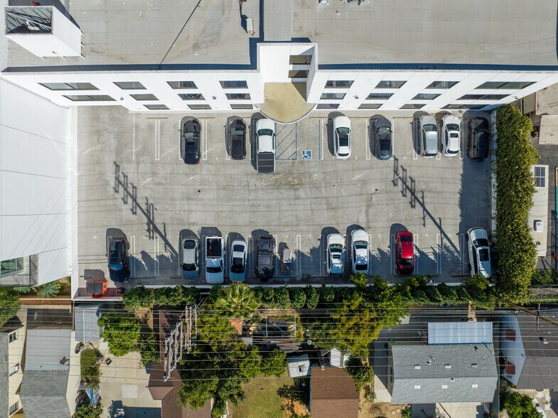 More Photos Of 600 W Broadway, Glendale Office For Lease