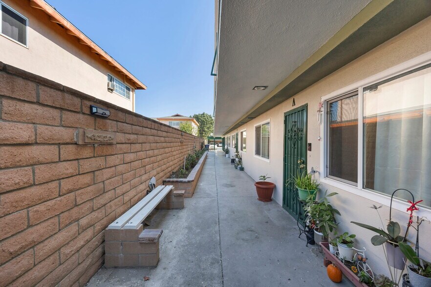 More Photos Of 6522 Bear Ave, Bell Apartments For Sale