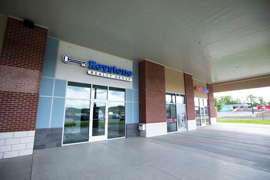 More Photos Of 2600 Middletown Commons, White Hall Storefront For Lease