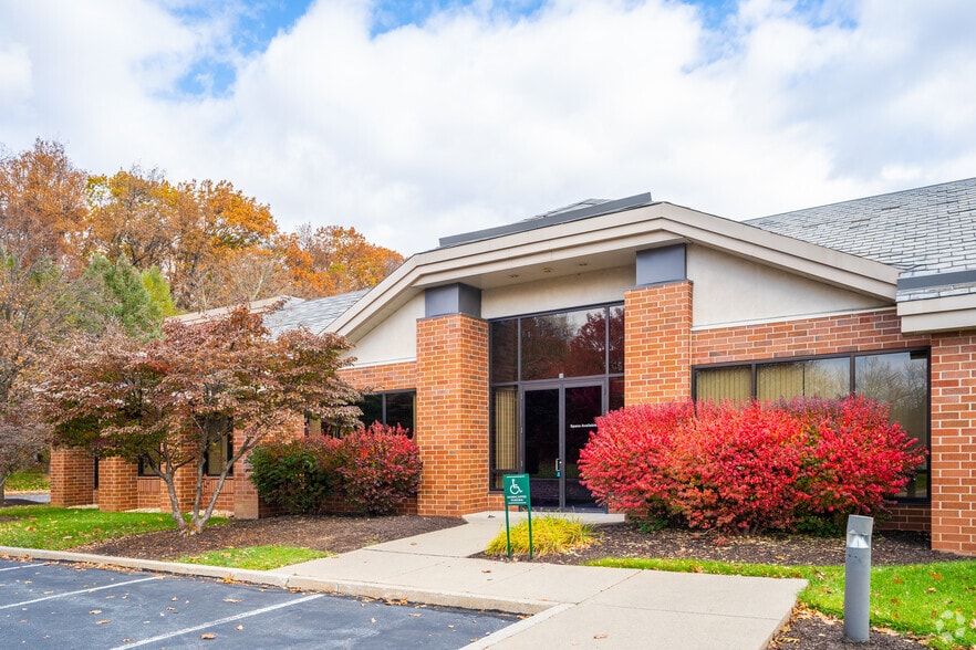More Photos Of 1455 Valley Center Pky, Bethlehem Office For Lease