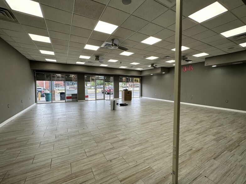 More Photos Of 7822 W Capitol Dr, Milwaukee Storefront For Sale