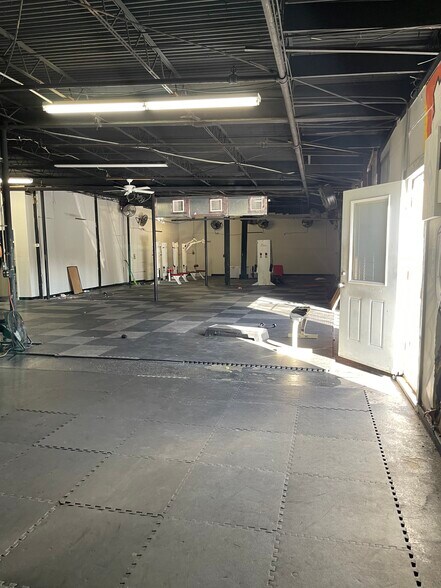 More Photos Of 4214 W Virginia Ave, Tampa Warehouse For Lease