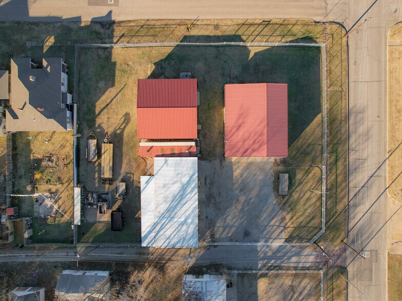More Photos Of 210-212 N Pine St, Ponca City Light Distribution For Sale