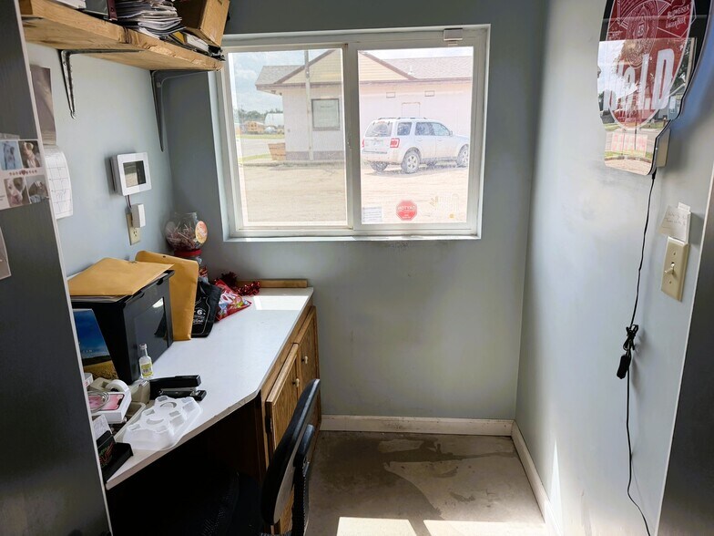 More Photos Of 414 W 14th St, Larned General Retail For Sale