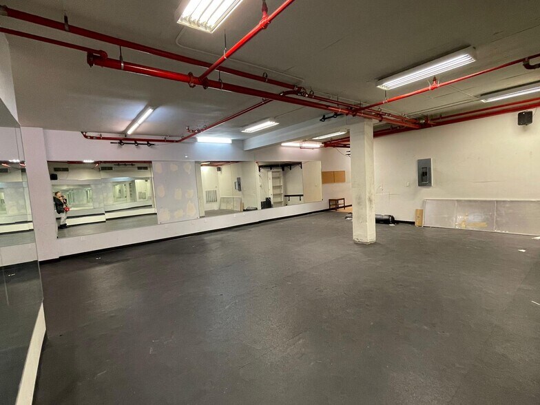 More Photos Of 250 E 49th St, New York Multifamily For Sale