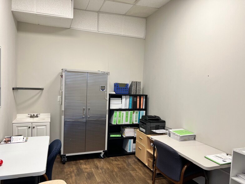 More Photos Of 14902 Northwest Fwy, Houston Unknown For Lease