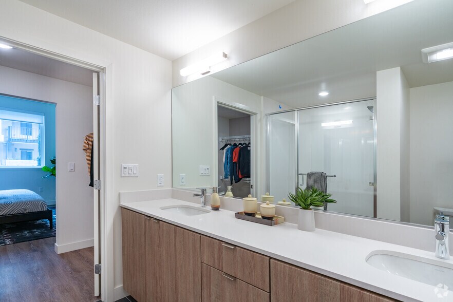 More Photos Of 1100 Webster St, Oakland Apartments For Lease