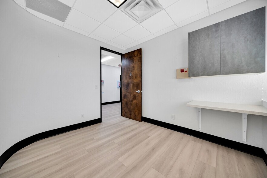 More Photos Of 4045 E Union Hills Dr, Phoenix Medical For Sale