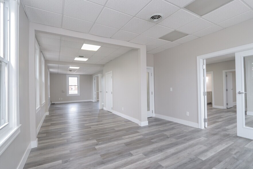 More Photos Of 939-941 E Columbus Ave, Springfield Office For Sale