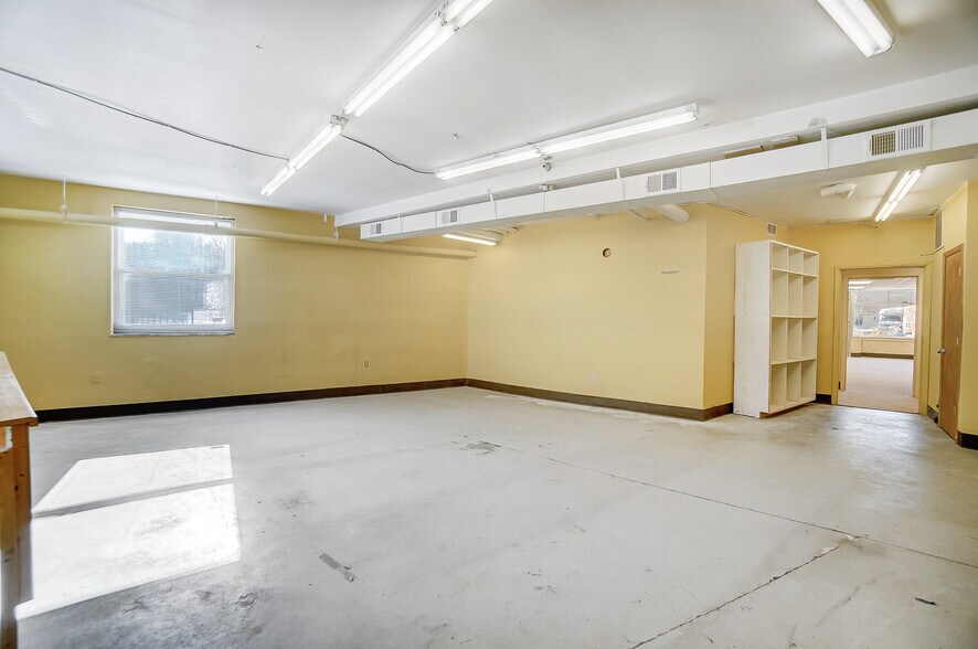 More Photos Of 3925-3927 Brotherton Rd, Cincinnati Office For Sale