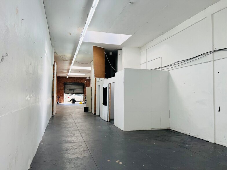 More Photos Of 1040-1050 S Olive St, Los Angeles General Retail For Sale