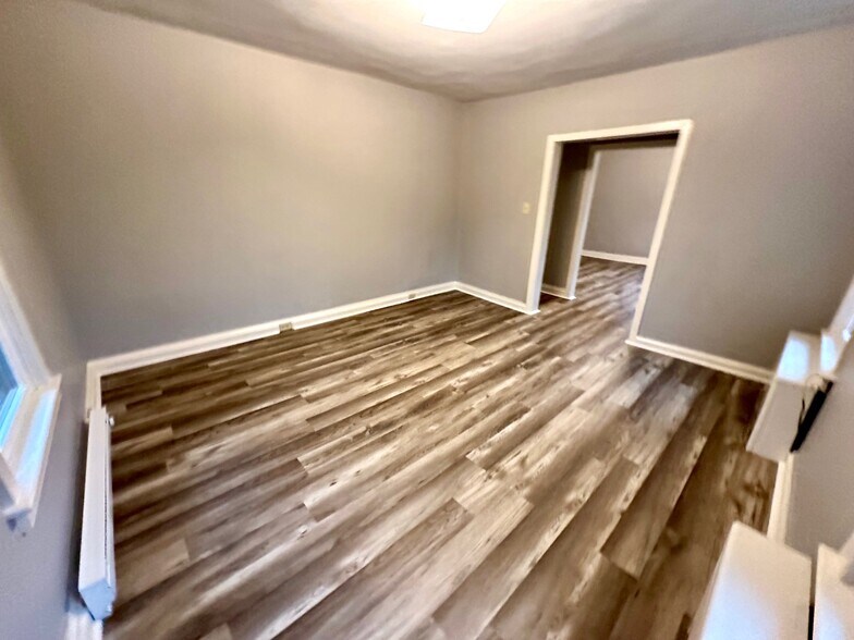 More Photos Of 862 Iron Ridge Rd, Spring Grove Apartments For Sale