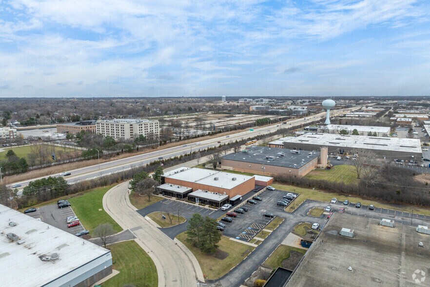 More Photos Of 3501 Woodhead Dr, Northbrook Warehouse For Lease