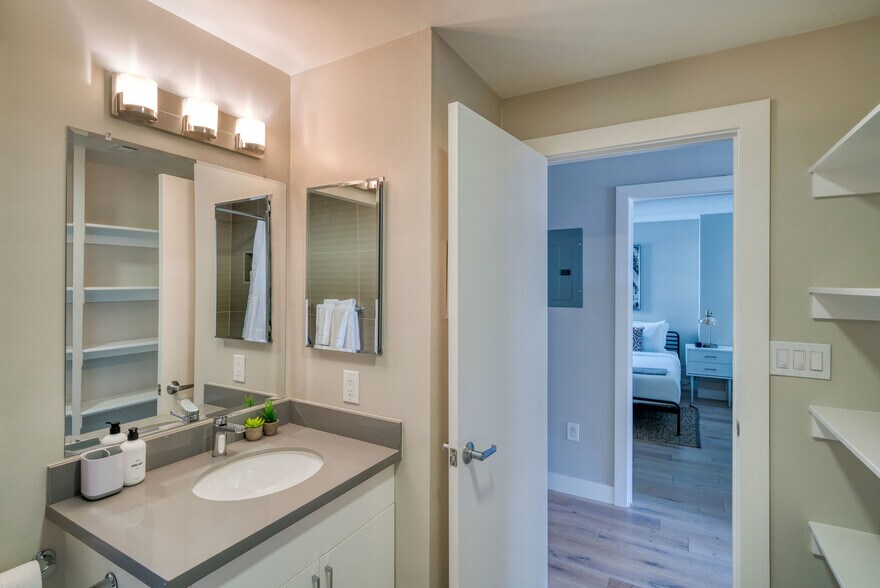 More Photos Of 1668 Washington St, San Francisco Apartments For Sale