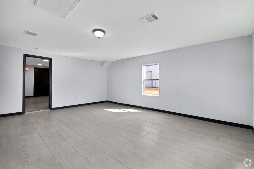 More Photos Of 1923 Kolfahl St, Houston Warehouse For Sale