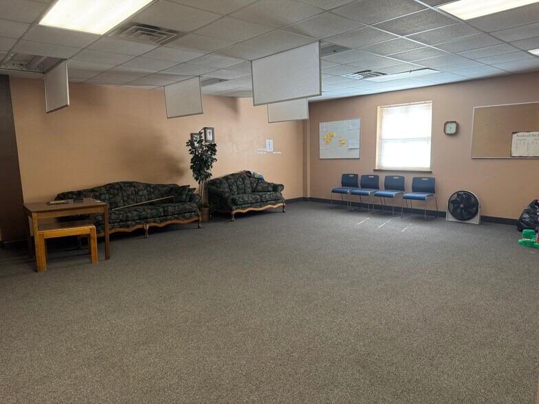 More Photos Of 2045 SE Green Oaks Blvd, Arlington Religious Facility For Lease