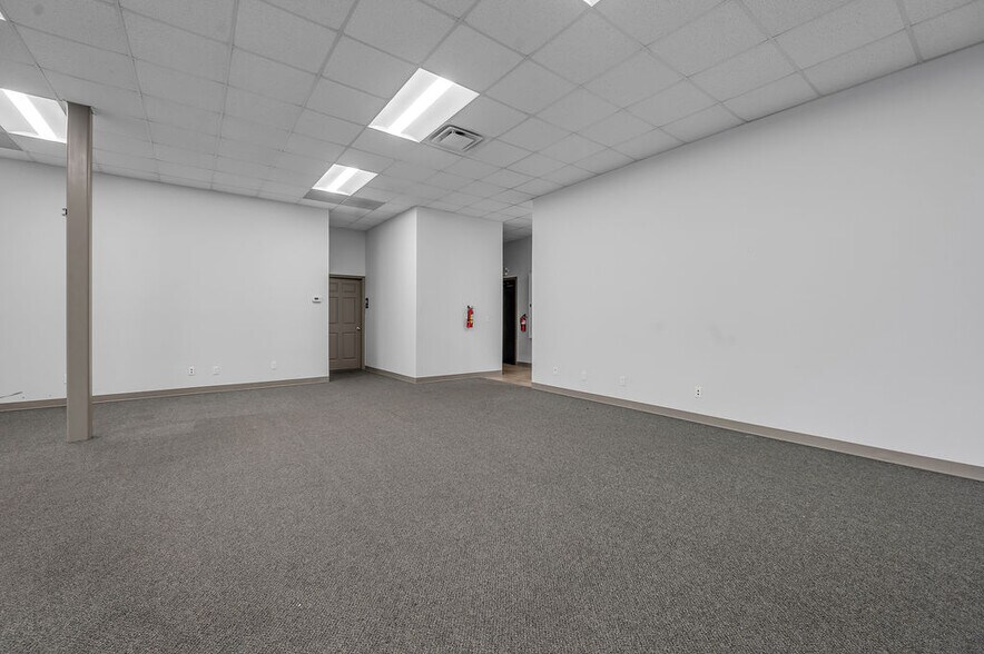 More Photos Of 100 Regency Point Path, Lexington Freestanding For Lease