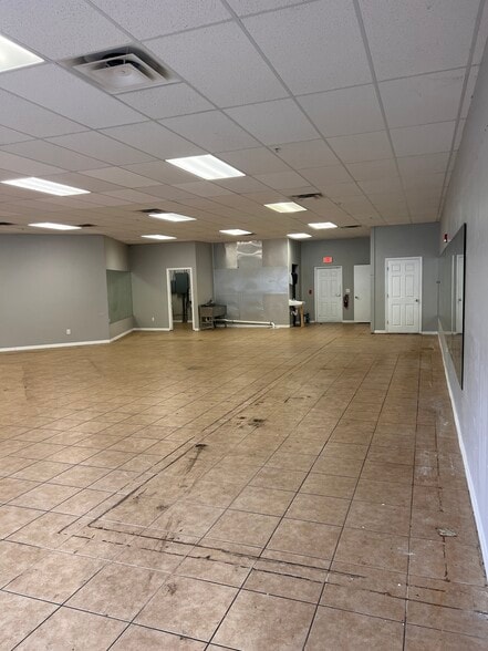 More Photos Of 6239-6293 Lake Osprey Dr, Sarasota Unknown For Lease