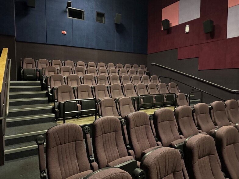 More Photos Of 1085 SE Bishop Blvd, Pullman Specialty For Sale