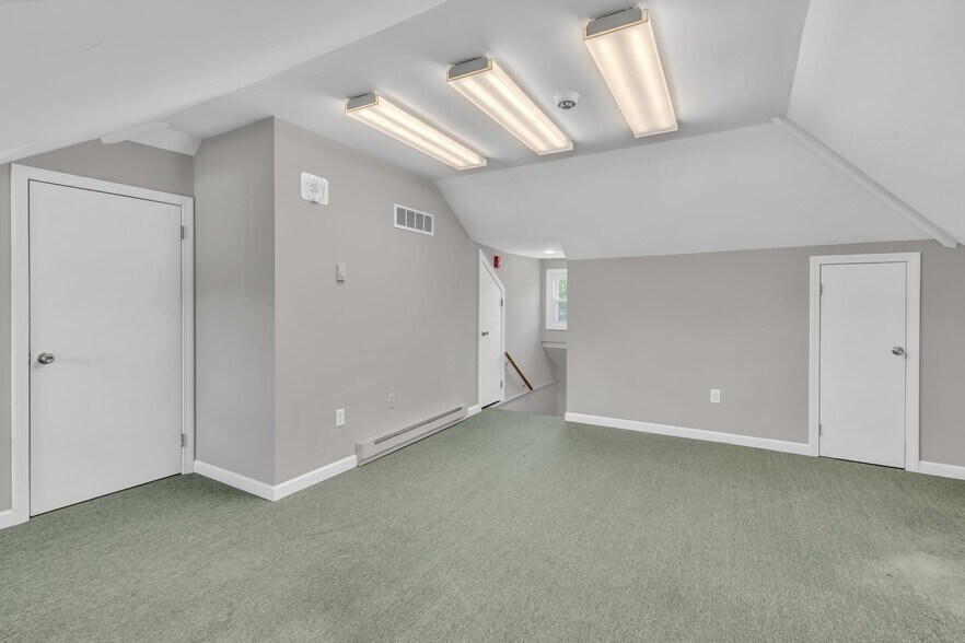 More Photos Of 110 Main St, Manchester Office Residential For Sale