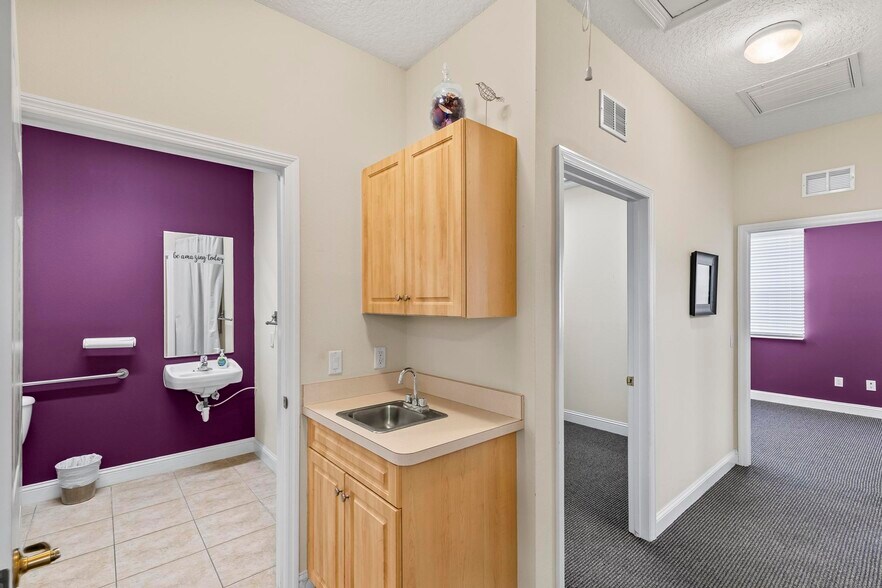 More Photos Of 399 Palm Coast Pky SW, Palm Coast Office For Sale