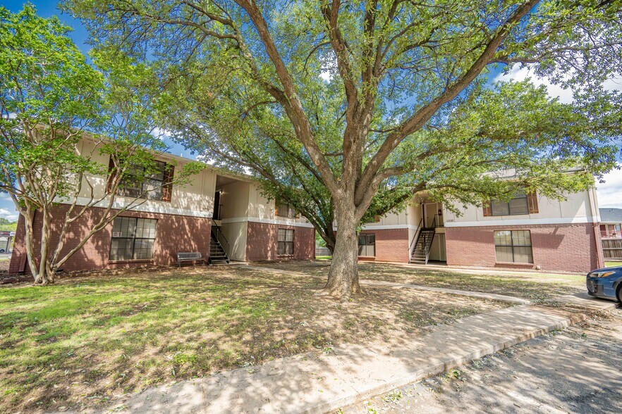 More Photos Of 1226-1232 Avenue A, Denton Apartments For Sale