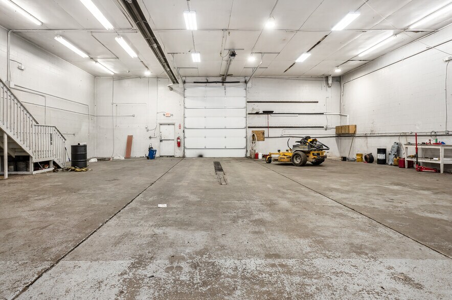 More Photos Of 127 Basin St, Hebron Warehouse For Sale