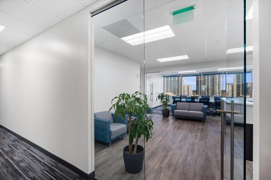 More Photos Of 201 E Kennedy Blvd, Tampa Office For Lease