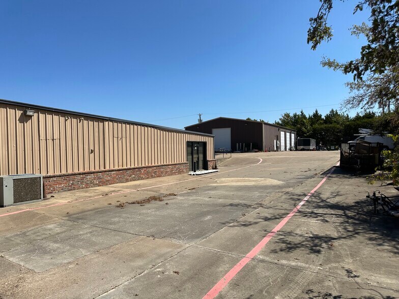 More Photos Of 609 S 4th Ave, Mansfield Showroom For Lease