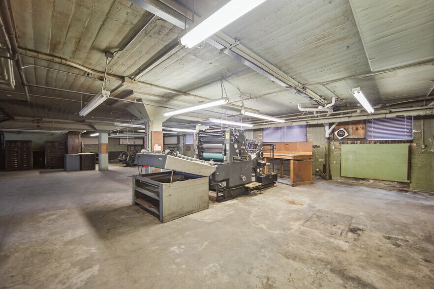 More Photos Of 200 1st Ave E, Newton Office For Sale