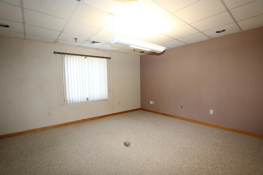 More Photos Of 7 Henry St, Worcester Flex For Lease