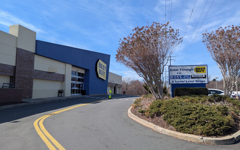 More Photos Of 100 Hawley Ln, Trumbull Unknown For Lease