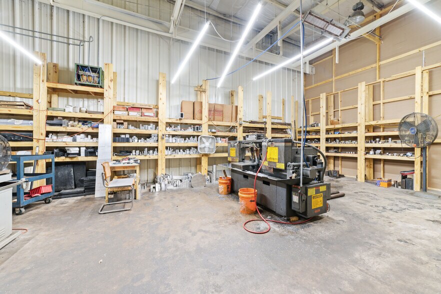 More Photos Of 9202 Lambright Rd, Houston Warehouse For Sale