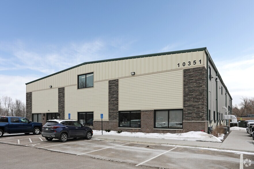 More Photos Of 10351 Naples St NE, Blaine Warehouse For Lease