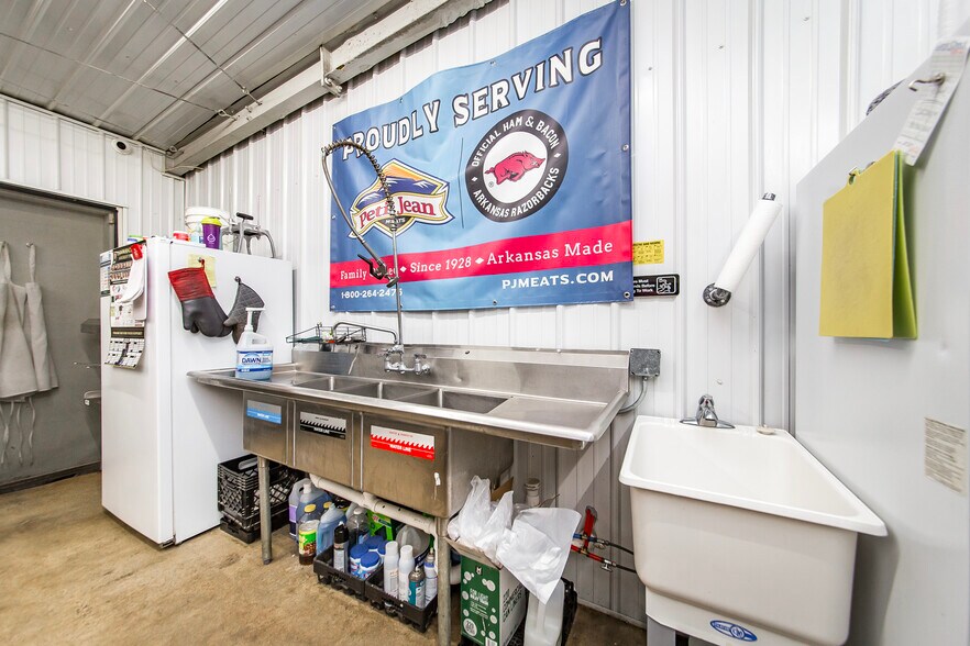 More Photos Of 3953 Highway 95, Cleveland Convenience Store For Sale