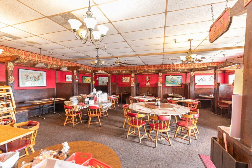 More Photos Of 850 Gray Ave, Yuba City Department Store For Sale