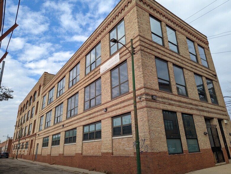 More Photos Of 1900 W Kinzie St, Chicago Light Distribution For Sale