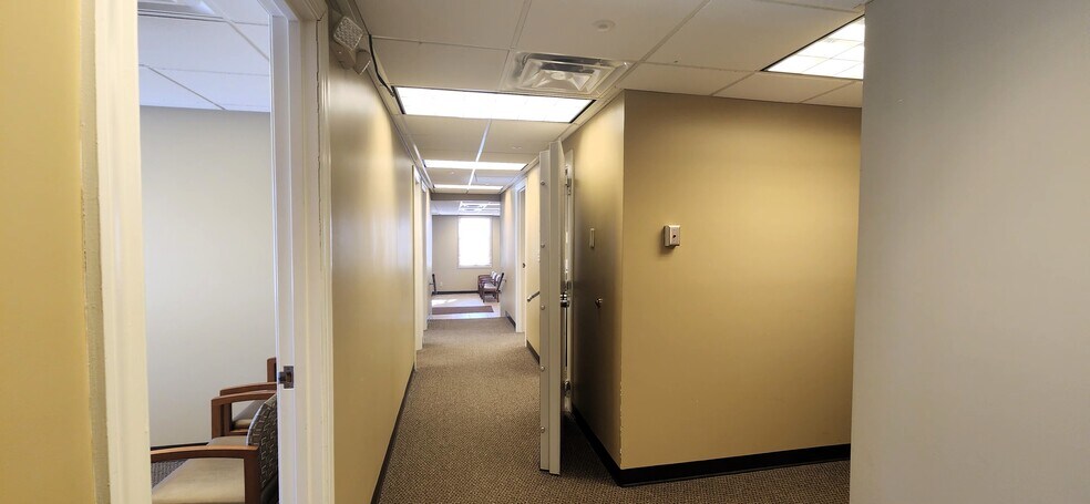 More Photos Of 159 E Valley St, Abingdon Medical For Lease